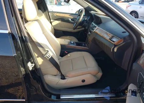 2013 Mercedes-Benz E 350 z USA, uszkodzony, nr VIN WDDHF5KB3DA721433